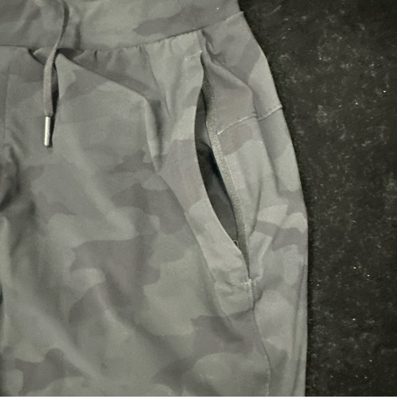 Lululemon Black/Gray Camouflage Men's Pants Size L - Picture 3 of 7